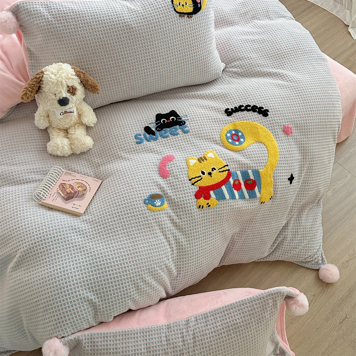 91家纺网 家纺一手货源 找家纺 柚子YOUTH 2025新款华夫格提花绒刺绣四件套 电话猫