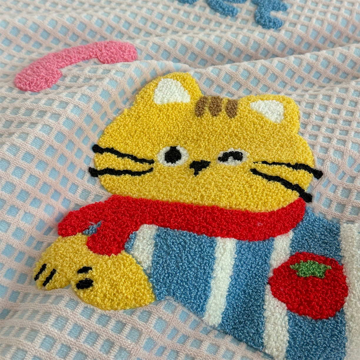 91家纺网 家纺一手货源 找家纺 柚子YOUTH 2025新款华夫格提花绒刺绣四件套 电话猫