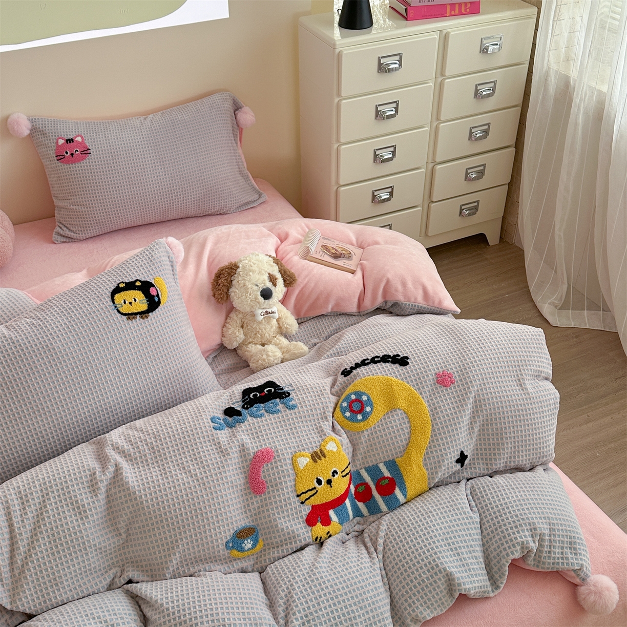 91家纺网 家纺一手货源 找家纺 柚子YOUTH 2025新款华夫格提花绒刺绣四件套 电话猫