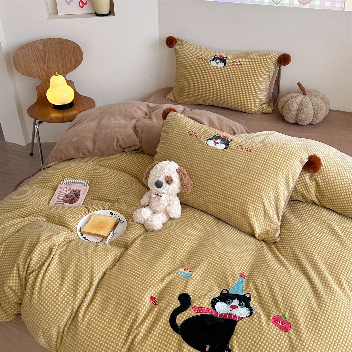 91家纺网 家纺一手货源 找家纺 柚子YOUTH 2025新款华夫格提花绒刺绣四件套 黑猫的礼物