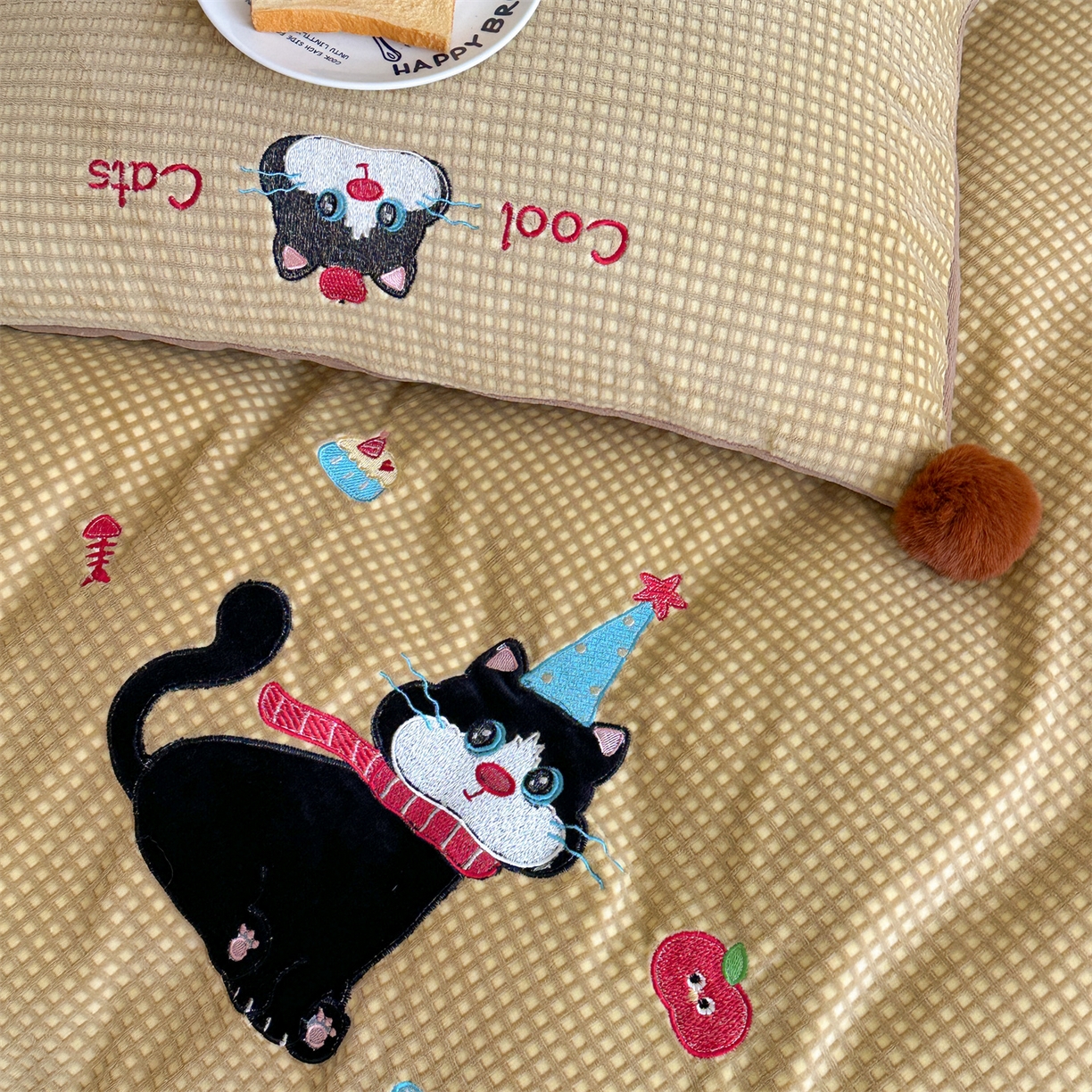 91家纺网 家纺一手货源 找家纺 柚子YOUTH 2025新款华夫格提花绒刺绣四件套 黑猫的礼物