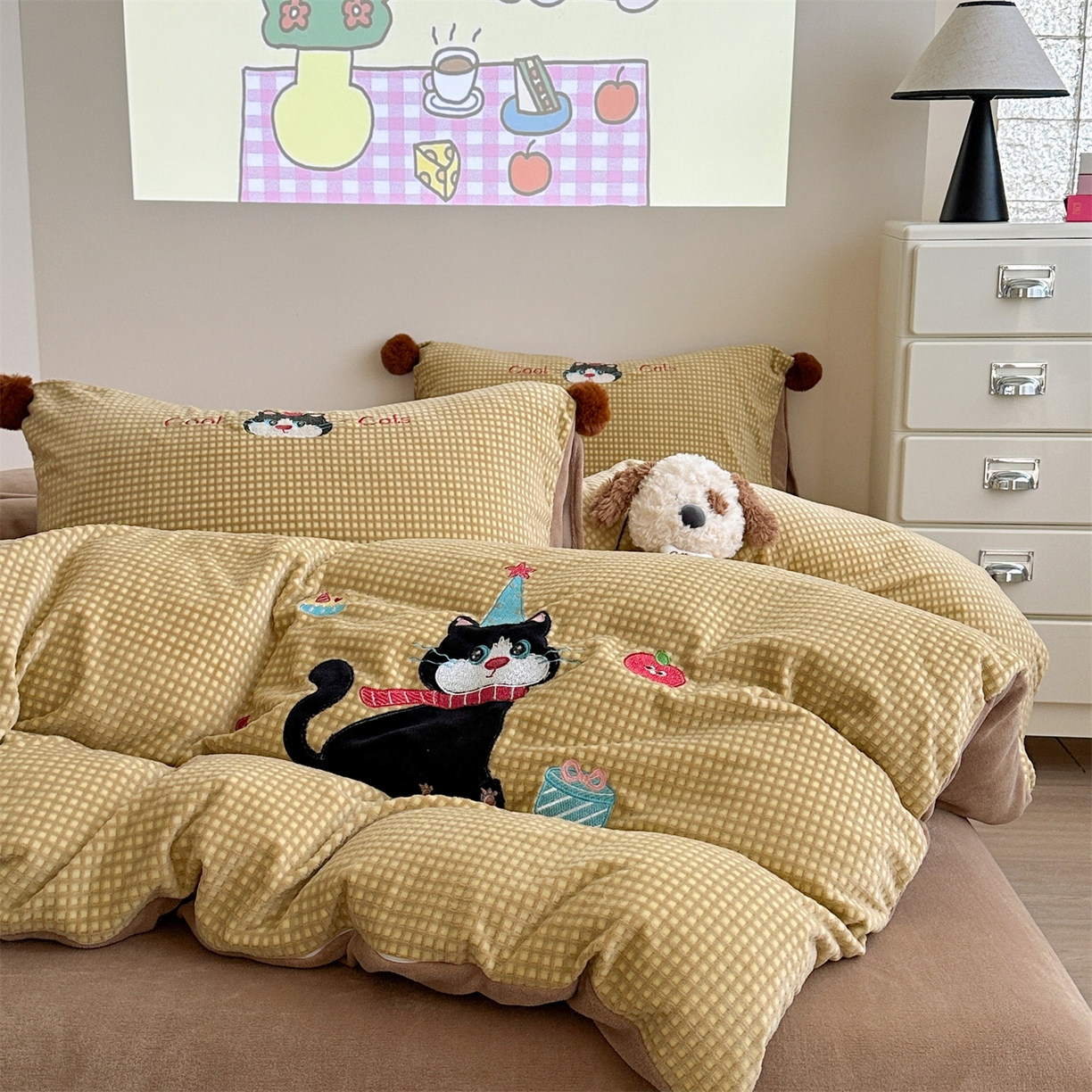 91家纺网 家纺一手货源 找家纺 柚子YOUTH 2025新款华夫格提花绒刺绣四件套 黑猫的礼物