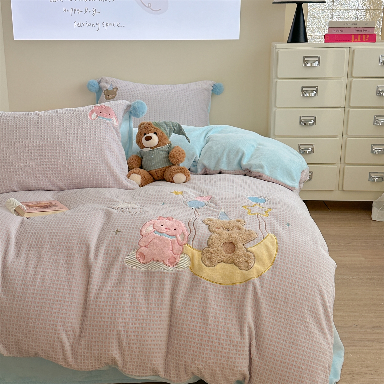 91家纺网 家纺一手货源 找家纺 柚子YOUTH 2025新款华夫格提花绒刺绣四件套 月亮气球