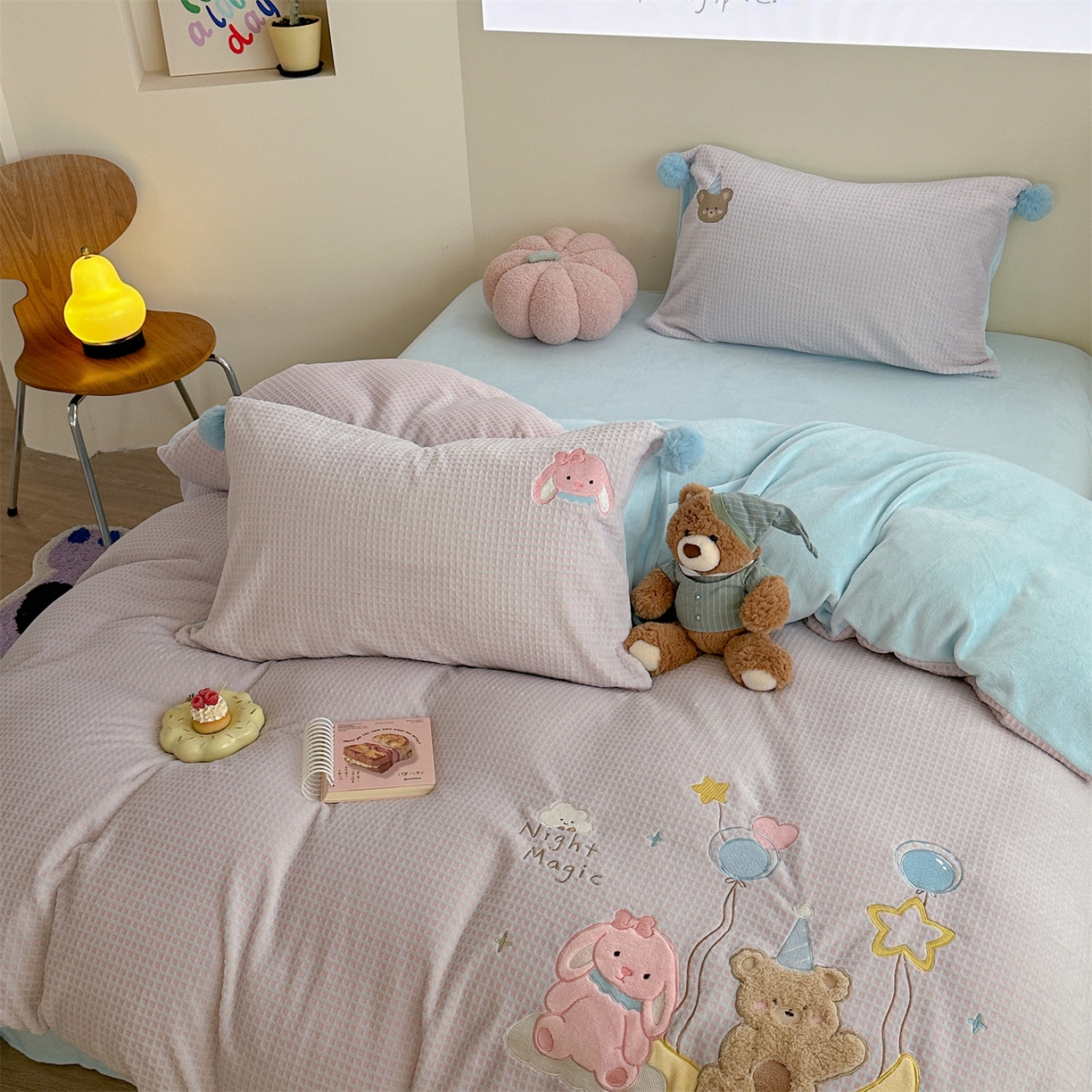 91家纺网 家纺一手货源 找家纺 柚子YOUTH 2025新款华夫格提花绒刺绣四件套 月亮气球