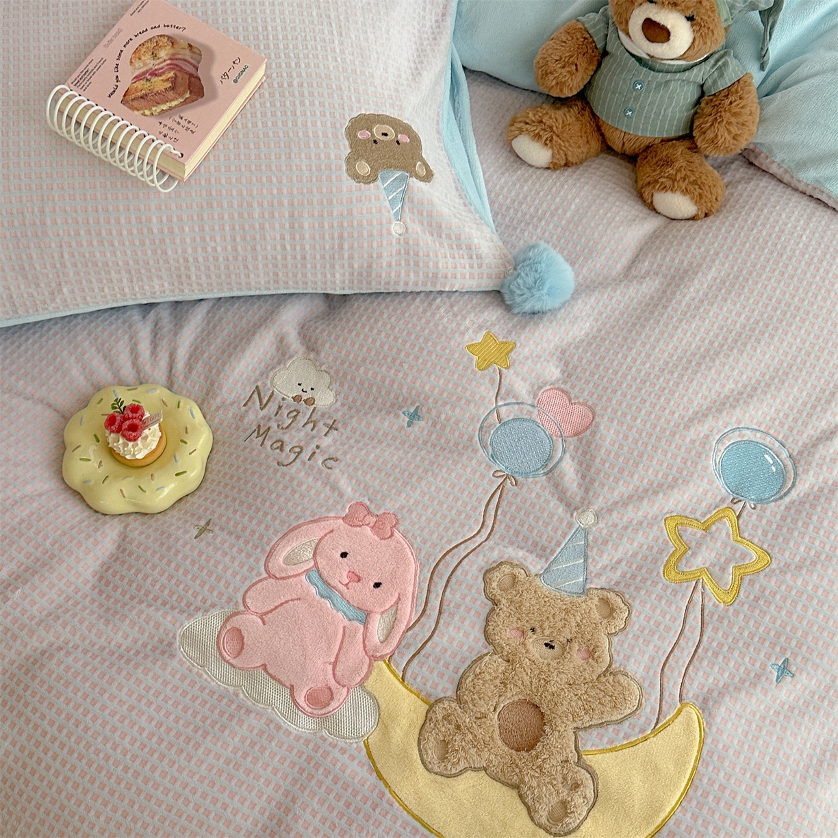 91家纺网 家纺一手货源 找家纺 柚子YOUTH 2025新款华夫格提花绒刺绣四件套 月亮气球