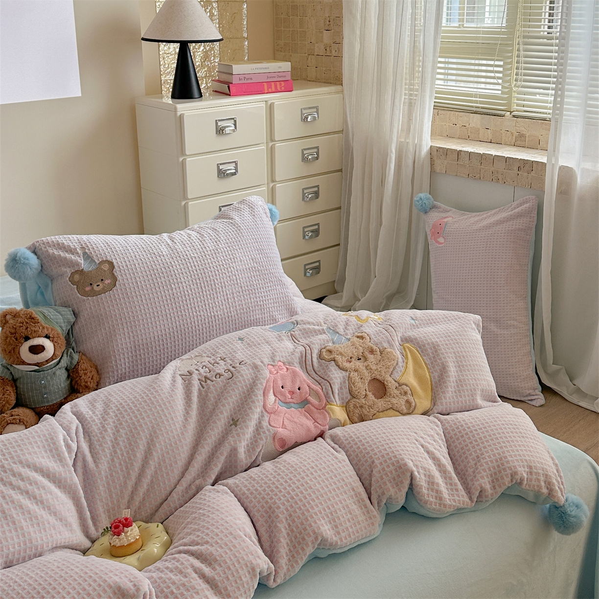 91家纺网 家纺一手货源 找家纺 柚子YOUTH 2025新款华夫格提花绒刺绣四件套 月亮气球