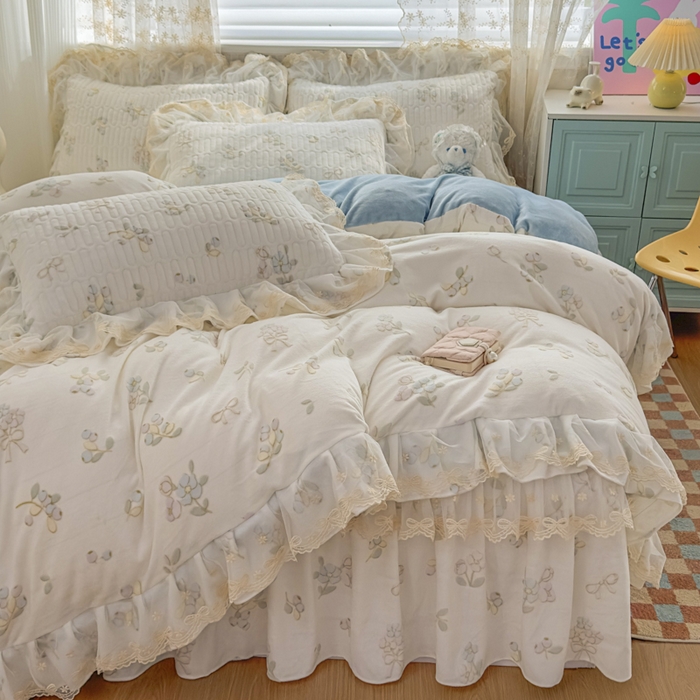 91家纺网 家纺一手货源 找家纺 家之硕家纺 2025新款立体雕花可拆洗牛奶绒床裙四件套 田园生活