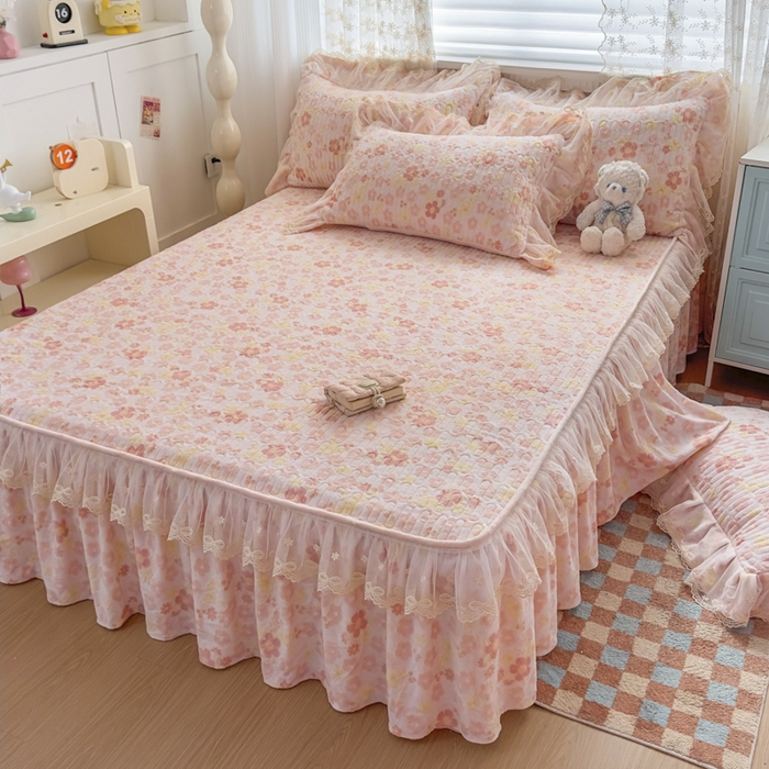 91家纺网 家纺一手货源 找家纺 家之硕家纺 2025新款立体雕花可拆洗牛奶绒床裙四件套 秘密花园