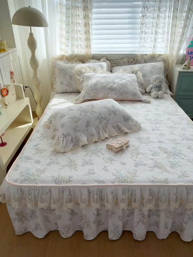 91家纺网 家纺一手货源 找家纺 家之硕家纺 2025新款立体雕花可拆洗牛奶绒床裙四件套 花韵