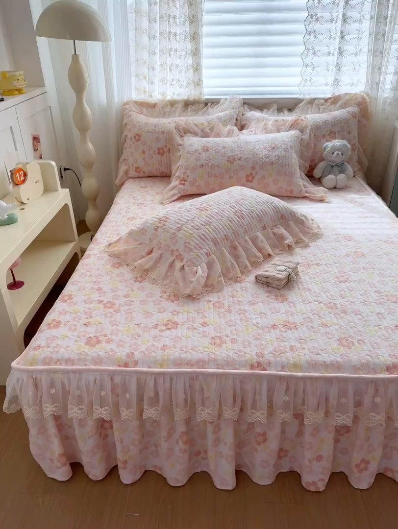 91家纺网 家纺一手货源 找家纺 家之硕家纺 2025新款立体雕花可拆洗牛奶绒床裙四件套 秘密花园