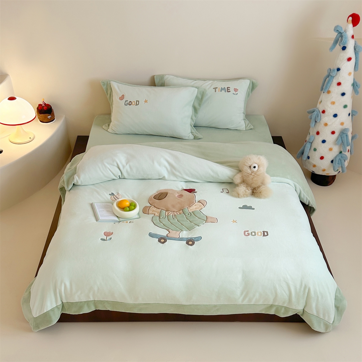 91家纺网 家纺一手货源 找家纺 （总）泽西家纺+V17798841158发大图 2025新品秋冬加厚保暖240克奶肤绒宽边卡通贴布绣牛奶绒四件套