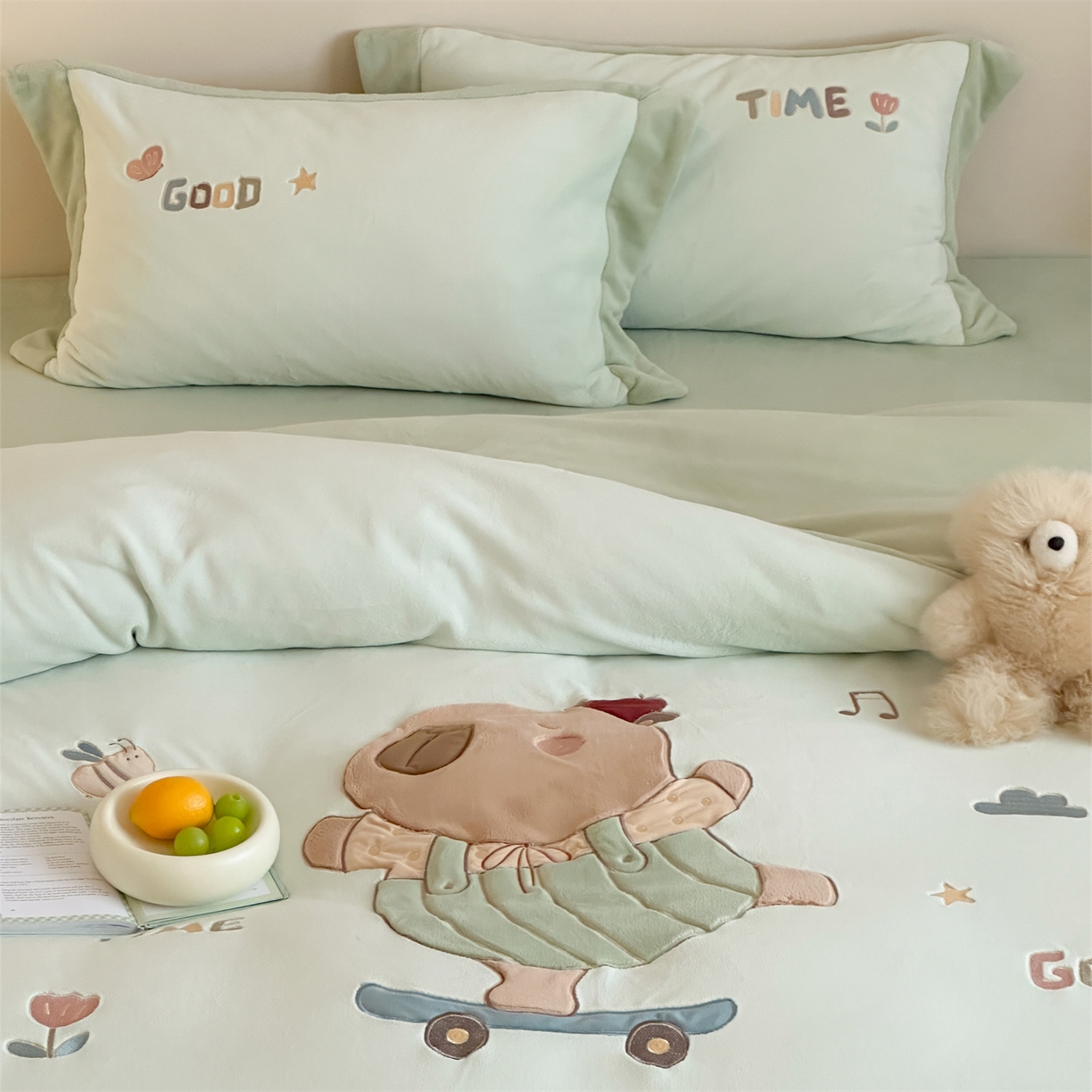 91家纺网 家纺一手货源 找家纺 （总）泽西家纺+V17798841158发大图 2025新品秋冬加厚保暖240克奶肤绒宽边卡通贴布绣牛奶绒四件套