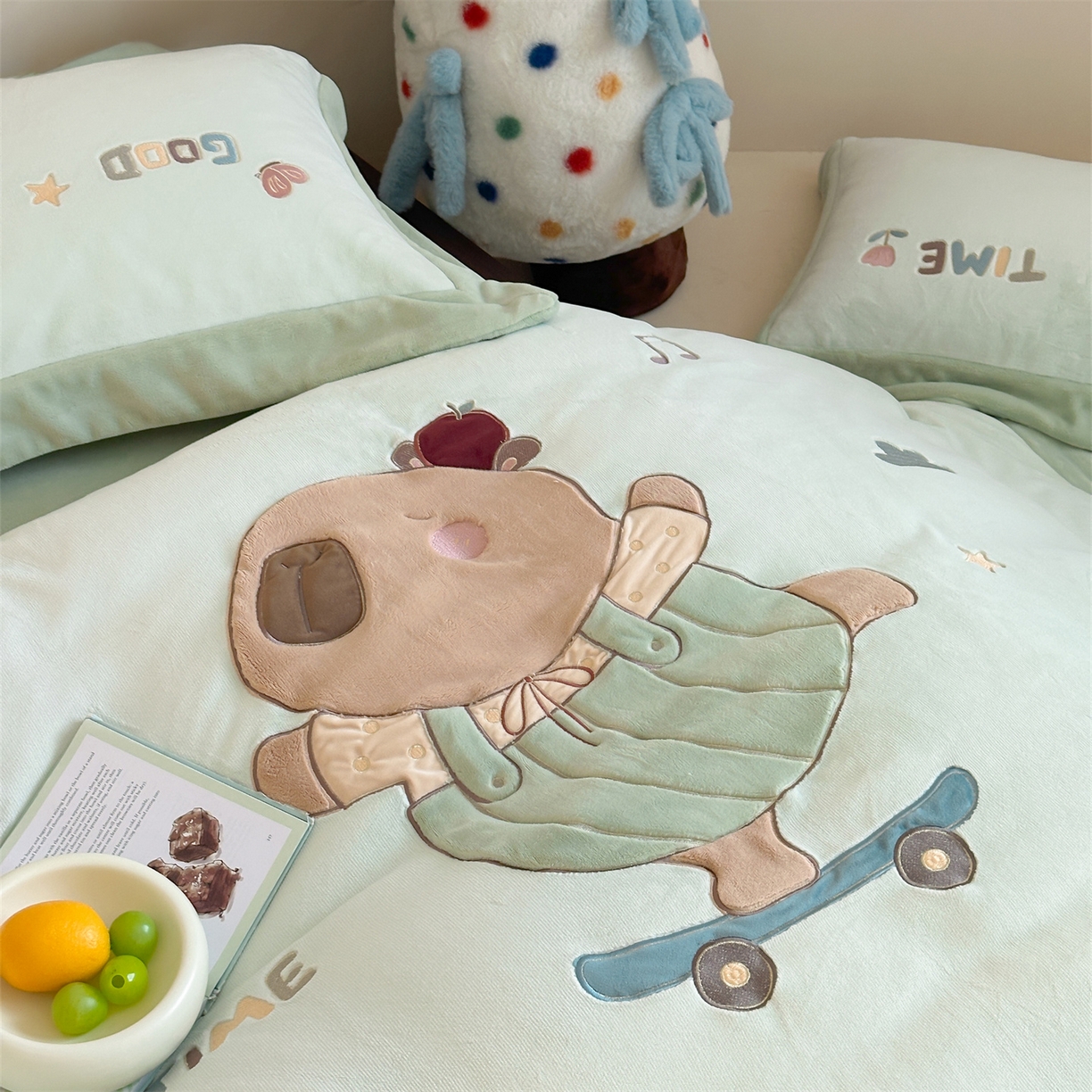 91家纺网 家纺一手货源 找家纺 （总）泽西家纺+V17798841158发大图 2025新品秋冬加厚保暖240克奶肤绒宽边卡通贴布绣牛奶绒四件套