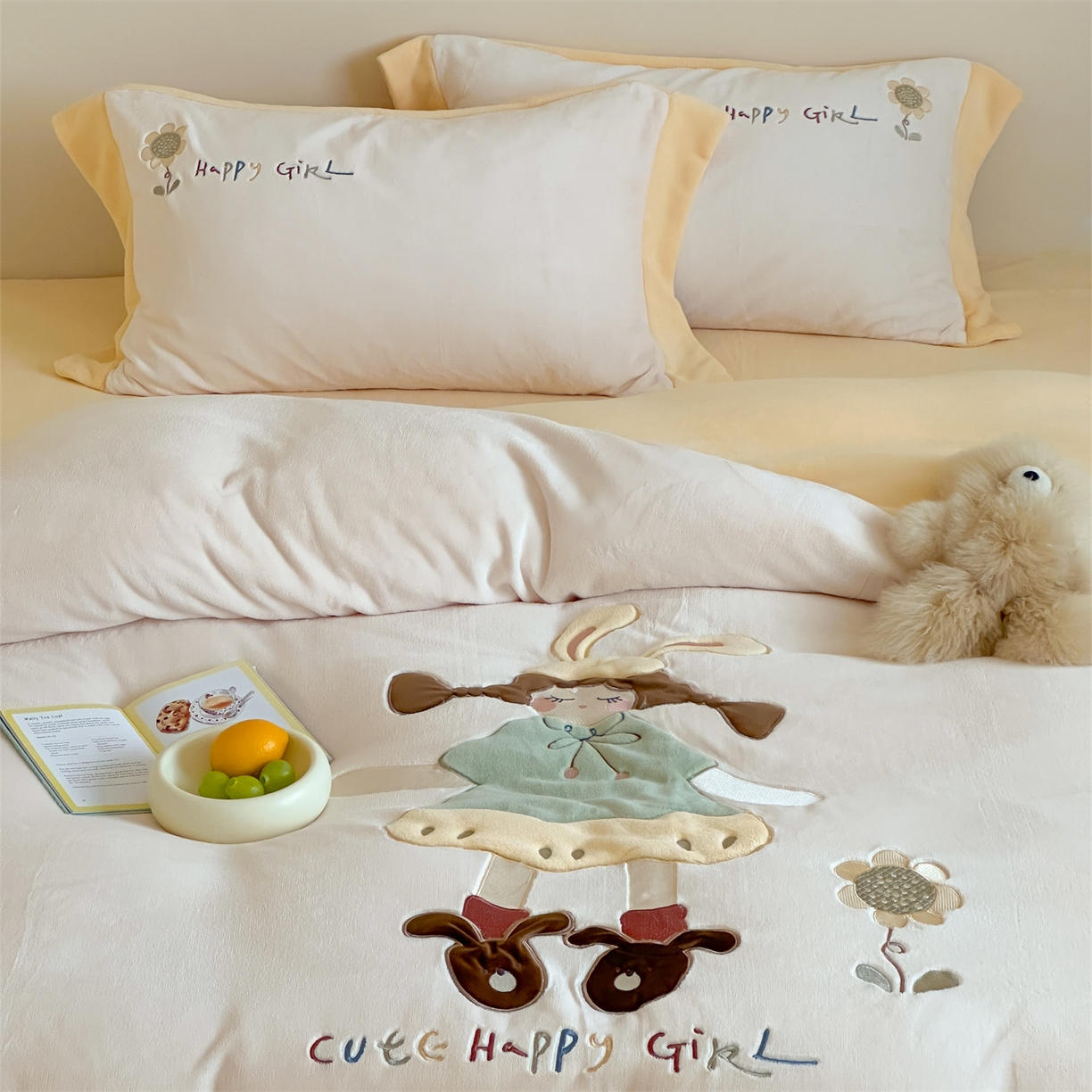 91家纺网 家纺一手货源 找家纺 泽西家纺+V17798841158发大图 2025新品秋冬加厚保暖240克奶肤绒宽边卡通贴布绣牛奶绒四件套 童梦园- 黄