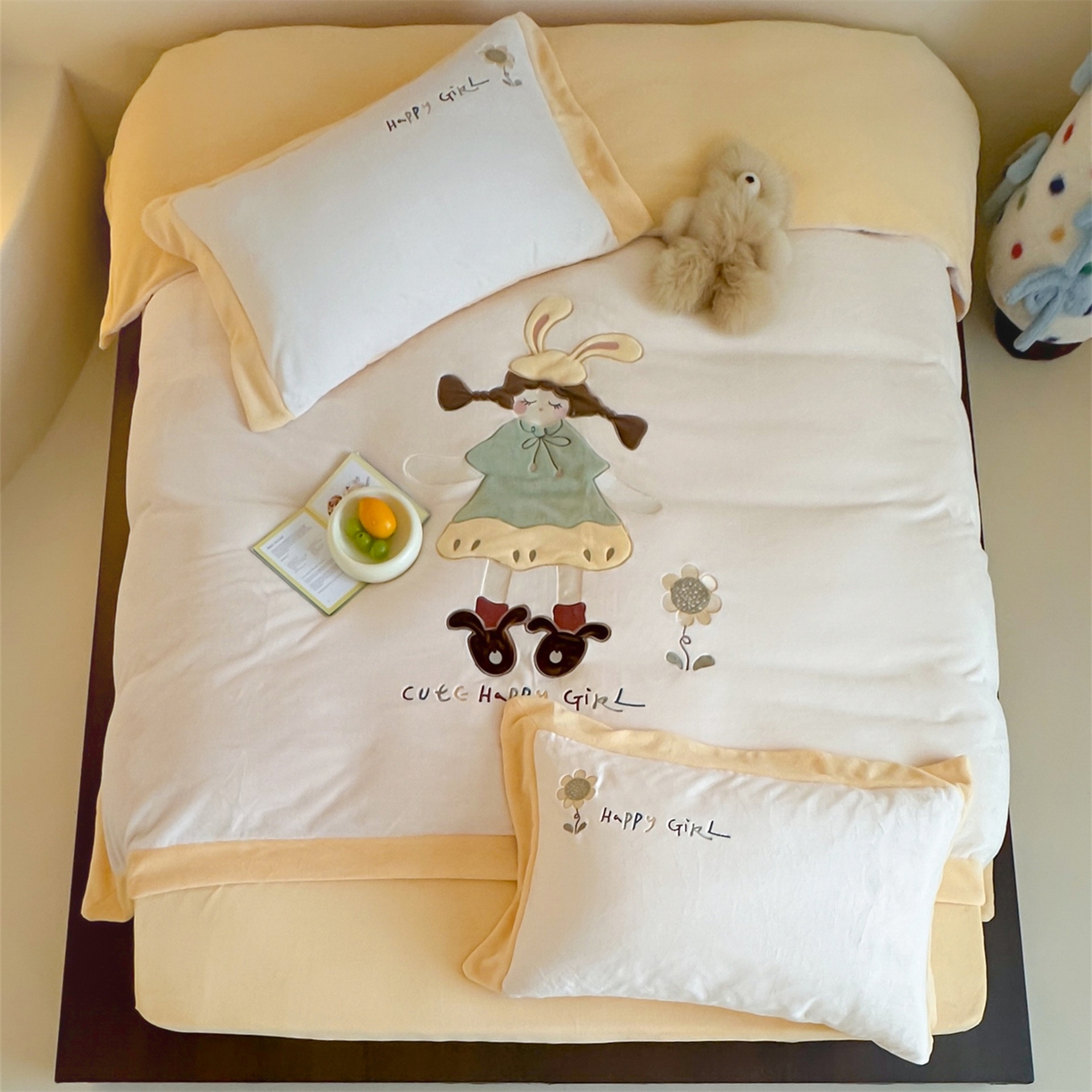 91家纺网 家纺一手货源 找家纺 泽西家纺+V17798841158发大图 2025新品秋冬加厚保暖240克奶肤绒宽边卡通贴布绣牛奶绒四件套 童梦园- 黄