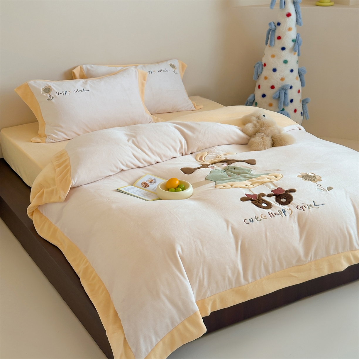 91家纺网 家纺一手货源 找家纺 泽西家纺+V17798841158发大图 2025新品秋冬加厚保暖240克奶肤绒宽边卡通贴布绣牛奶绒四件套 童梦园- 黄