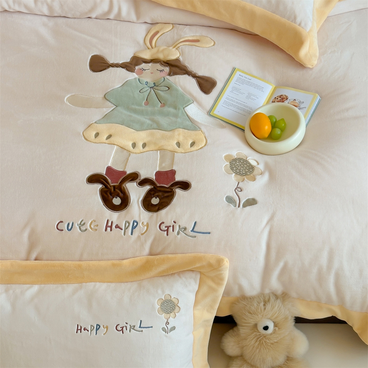 91家纺网 家纺一手货源 找家纺 泽西家纺+V17798841158发大图 2025新品秋冬加厚保暖240克奶肤绒宽边卡通贴布绣牛奶绒四件套 童梦园- 黄