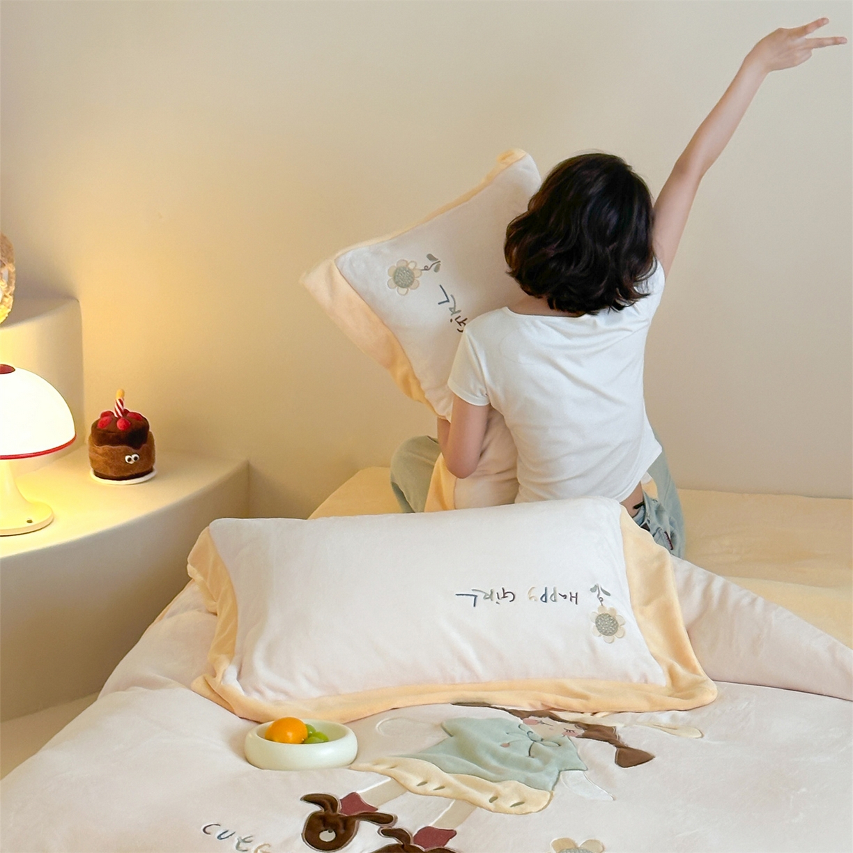 91家纺网 家纺一手货源 找家纺 泽西家纺+V17798841158发大图 2025新品秋冬加厚保暖240克奶肤绒宽边卡通贴布绣牛奶绒四件套 童梦园- 黄