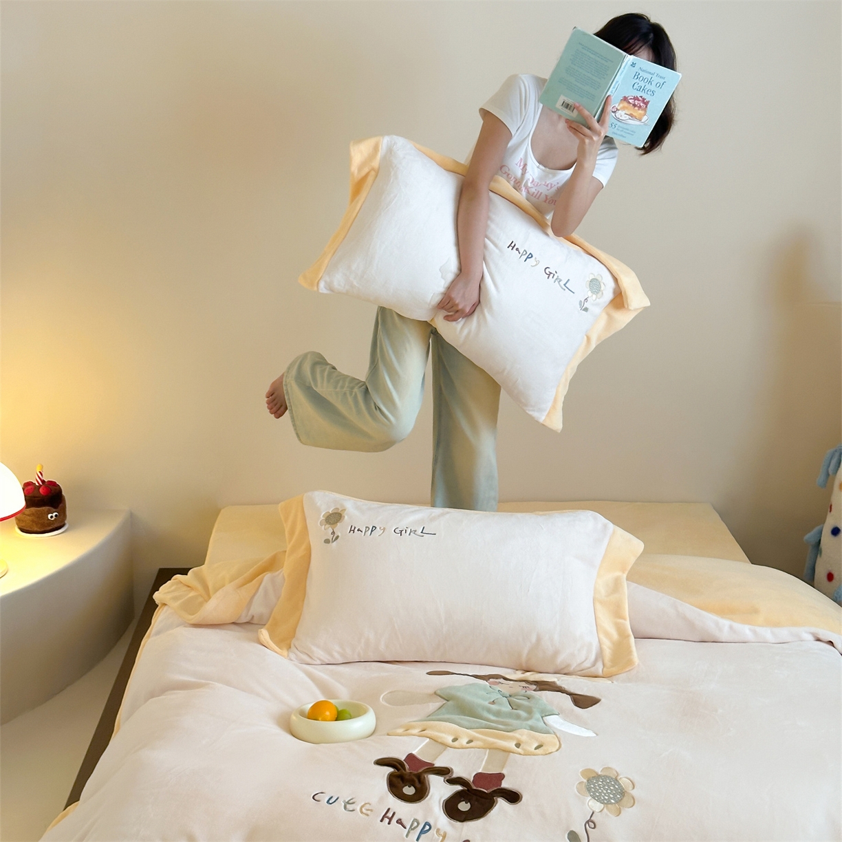 91家纺网 家纺一手货源 找家纺 泽西家纺+V17798841158发大图 2025新品秋冬加厚保暖240克奶肤绒宽边卡通贴布绣牛奶绒四件套 童梦园- 黄