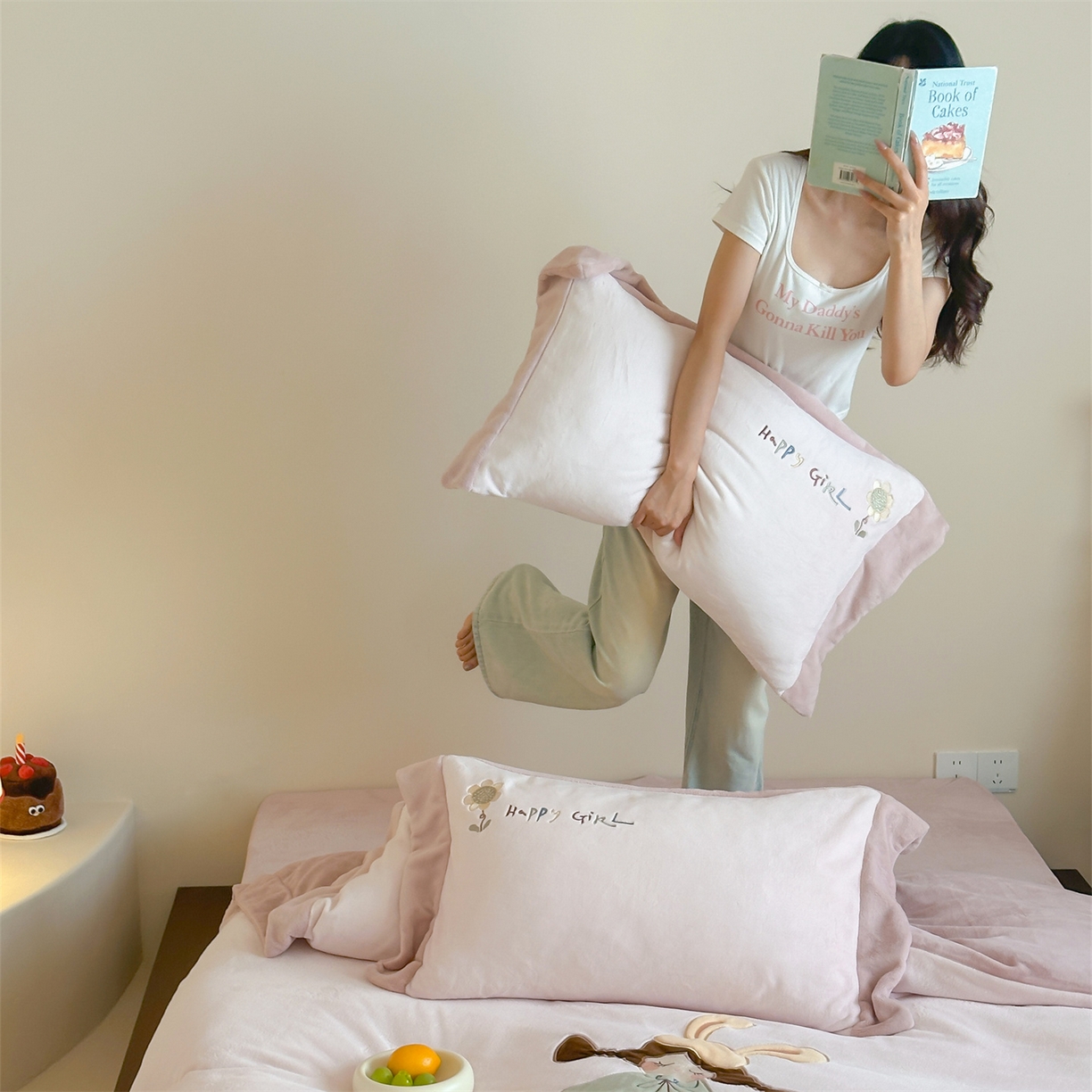 91家纺网 家纺一手货源 找家纺 泽西家纺+V17798841158发大图 2025新品秋冬加厚保暖240克奶肤绒宽边卡通贴布绣牛奶绒四件套 童梦园一粉