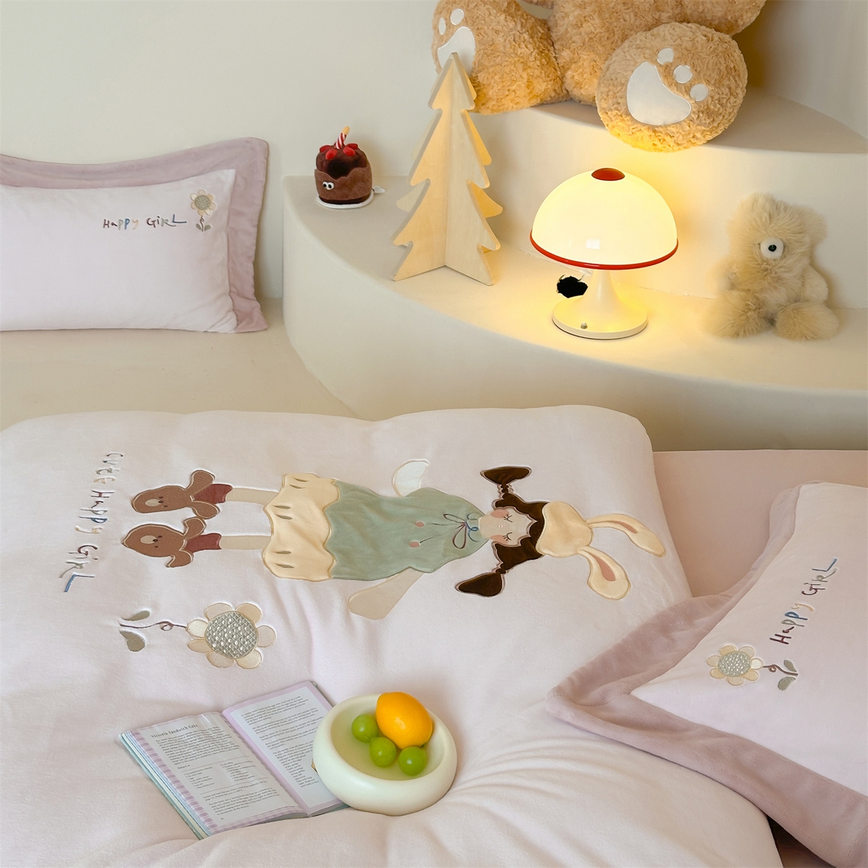 91家纺网 家纺一手货源 找家纺 泽西家纺+V17798841158发大图 2025新品秋冬加厚保暖240克奶肤绒宽边卡通贴布绣牛奶绒四件套 童梦园一粉