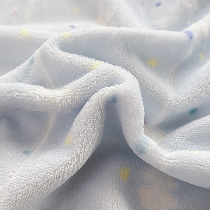 91家纺网 家纺一手货源 找家纺 家之硕家纺 2025新款立体雕花可拆洗牛奶绒单床裙系列 彩虹糖-浅蓝