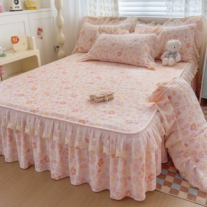 家之硕家纺 2025新款立体雕花可拆洗牛奶绒单床裙系列 秘密花园