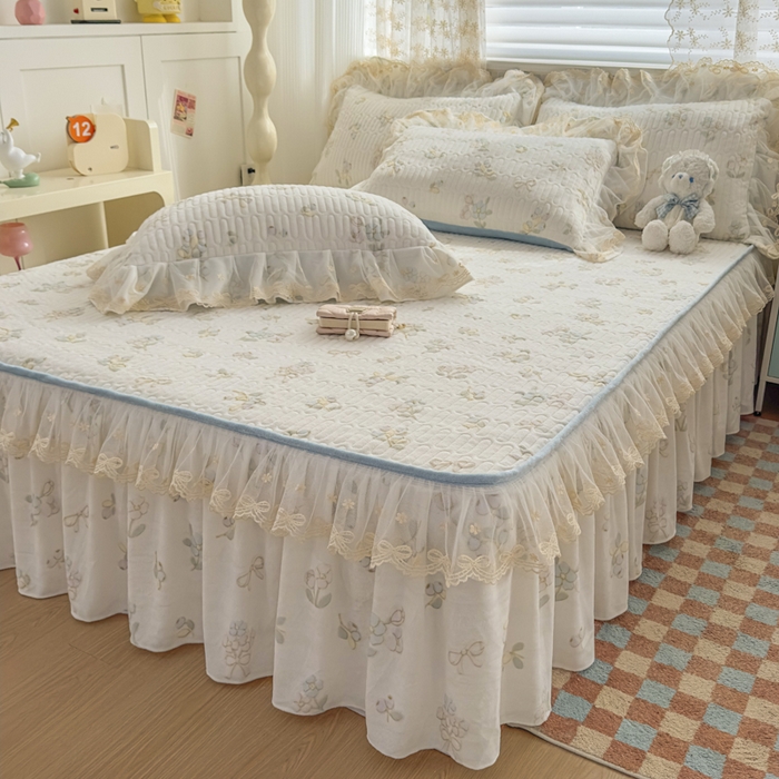 91家纺网 家纺一手货源 找家纺 家之硕家纺 2025新款立体雕花可拆洗牛奶绒单床裙系列 田园生活