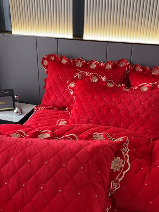 91家纺网 家纺一手货源 找家纺 （总）罗艺轩 2025新款婴儿绒加厚保暖床裙式四件套-心语