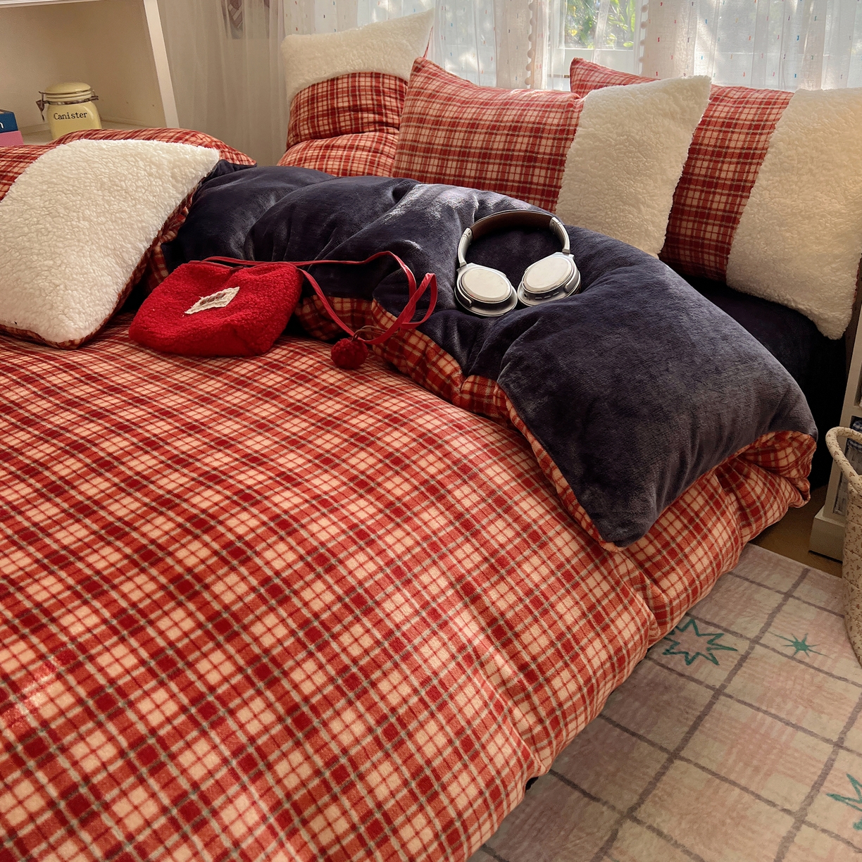 91家纺网 家纺一手货源 找家纺 （总）顾里家纺 2025新款复古博主风高克重羊羔毛拼接牛奶绒套件