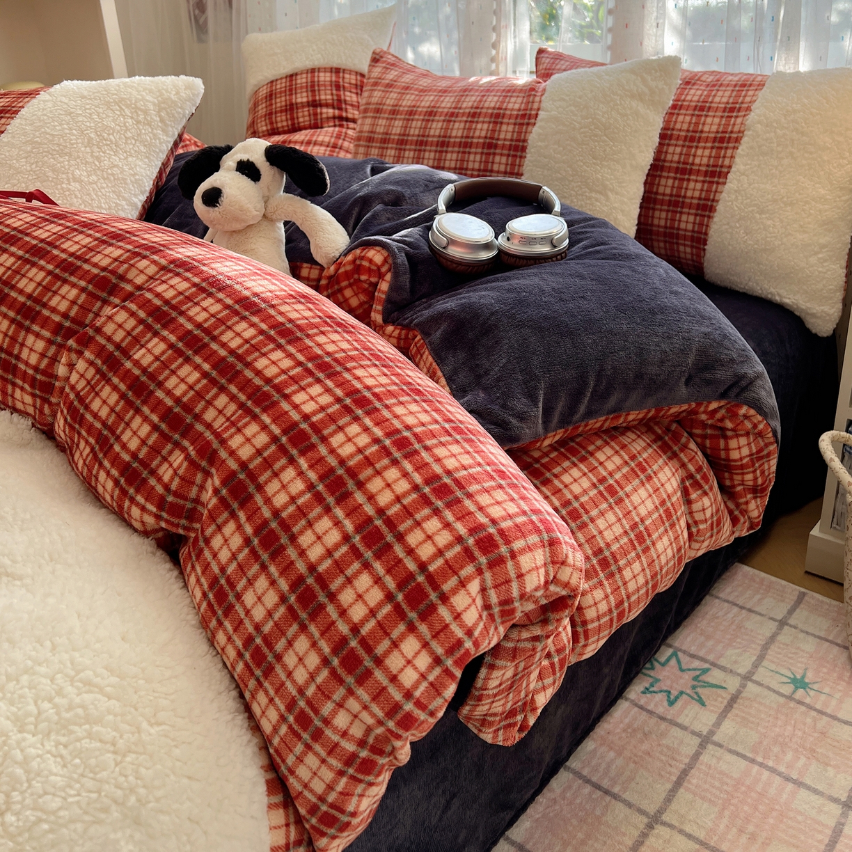 91家纺网 家纺一手货源 找家纺 （总）顾里家纺 2025新款复古博主风高克重羊羔毛拼接牛奶绒套件