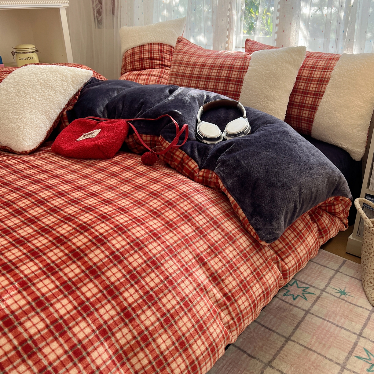 91家纺网 家纺一手货源 找家纺 （总）顾里家纺 2025新款复古博主风高克重羊羔毛拼接牛奶绒套件