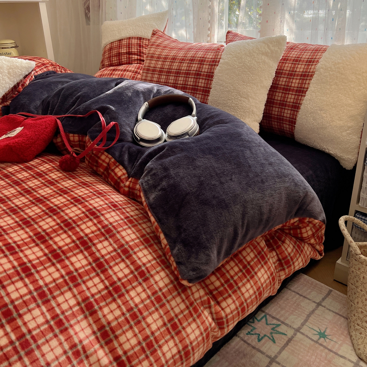 91家纺网 家纺一手货源 找家纺 （总）顾里家纺 2025新款复古博主风高克重羊羔毛拼接牛奶绒套件