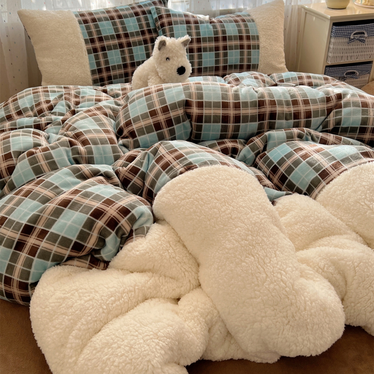 91家纺网 家纺一手货源 找家纺 （总）顾里家纺 2025新款复古博主风高克重羊羔毛拼接牛奶绒套件