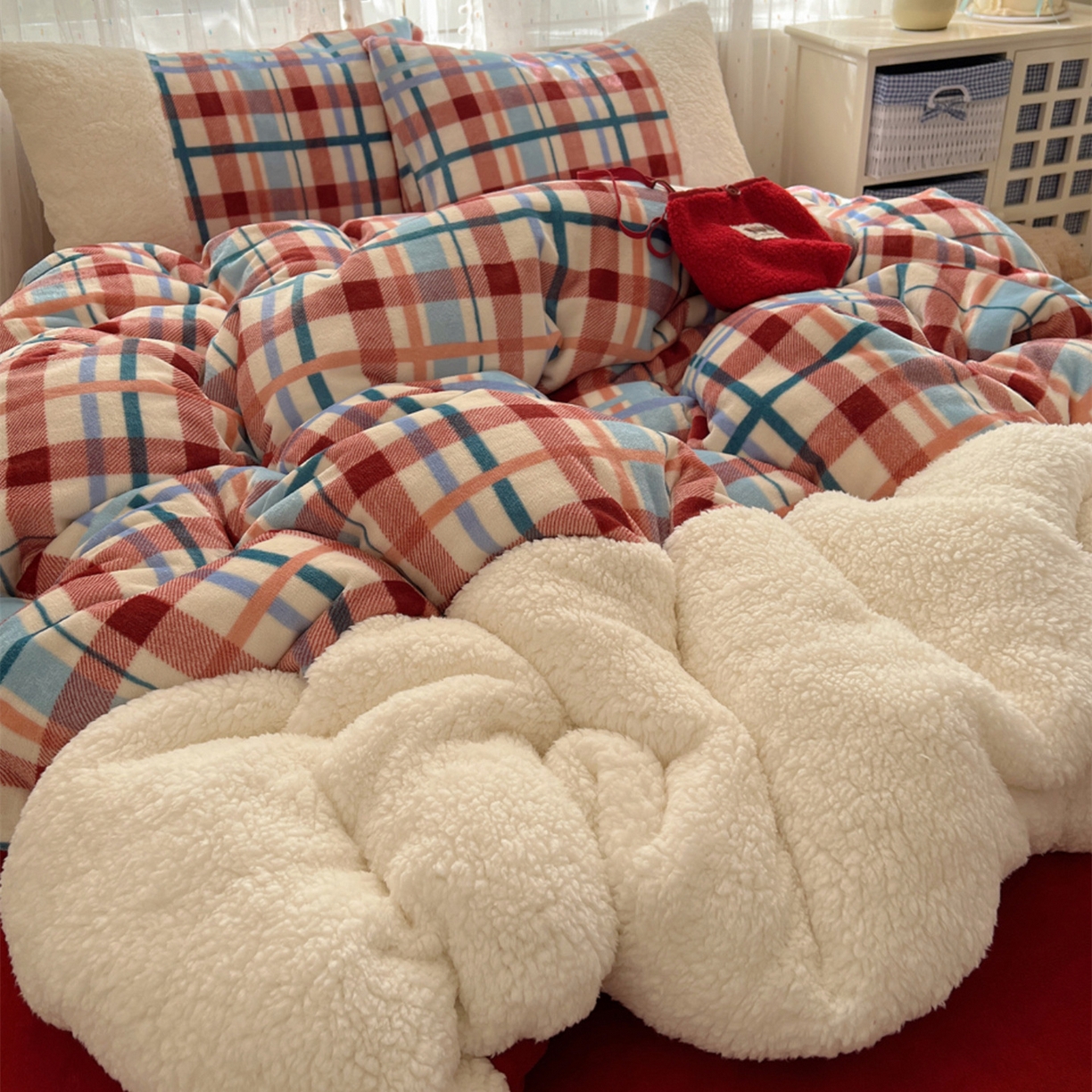 91家纺网 家纺一手货源 找家纺 （总）顾里家纺 2025新款复古博主风高克重羊羔毛拼接牛奶绒套件