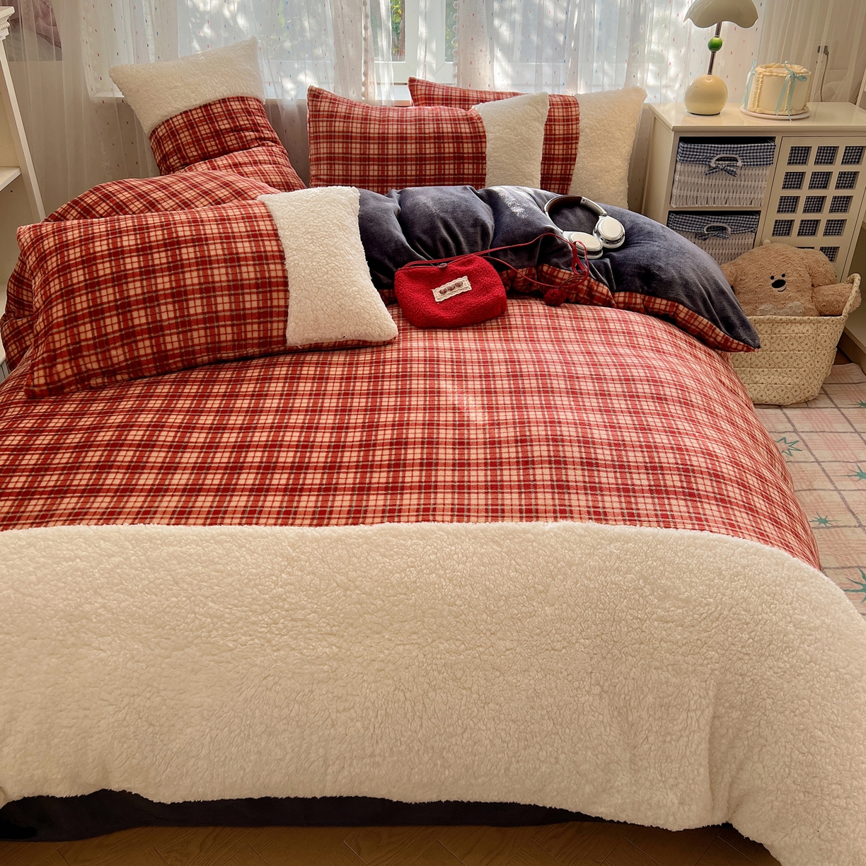 91家纺网 家纺一手货源 找家纺 顾里家纺 2025新款复古博主风高克重羊羔毛拼接牛奶绒套件 爱岛甜心