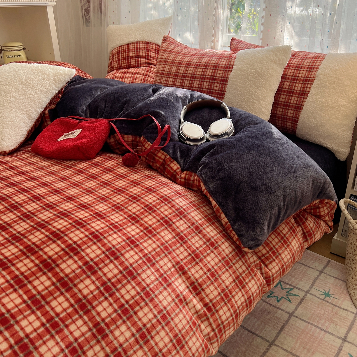 91家纺网 家纺一手货源 找家纺 顾里家纺 2025新款复古博主风高克重羊羔毛拼接牛奶绒套件 爱岛甜心