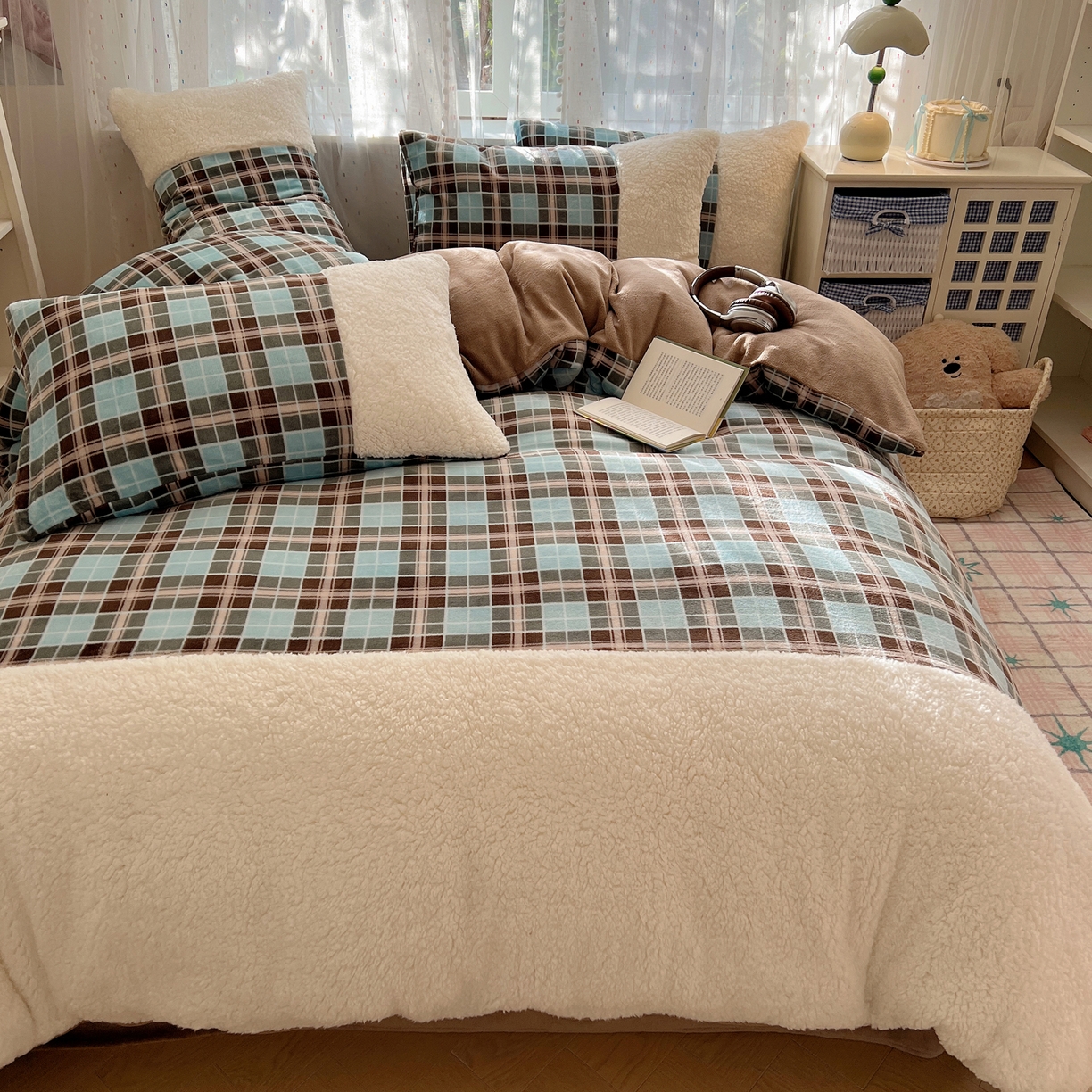 91家纺网 家纺一手货源 找家纺 顾里家纺 2025新款复古博主风高克重羊羔毛拼接牛奶绒套件 薄荷甜巧