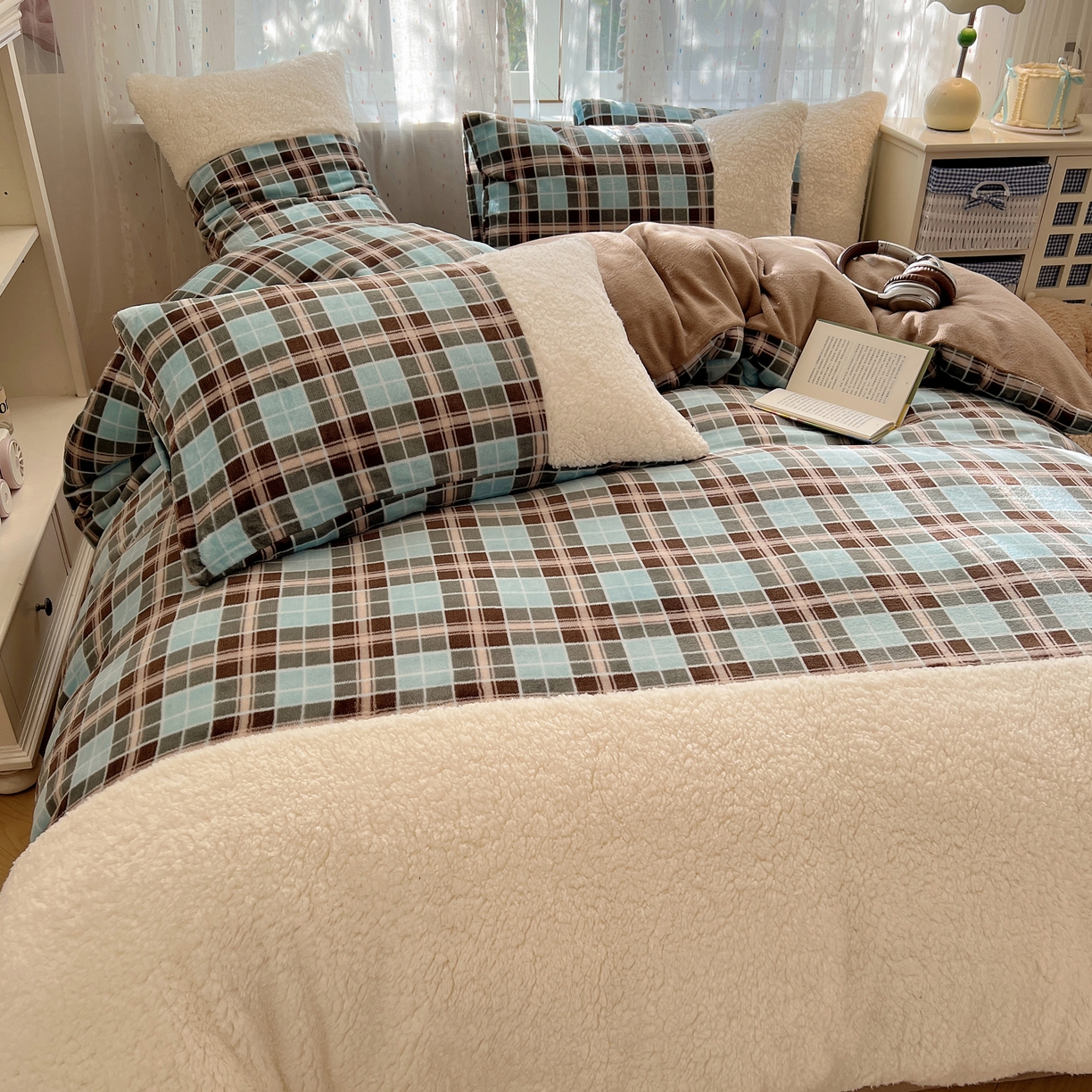 91家纺网 家纺一手货源 找家纺 顾里家纺 2025新款复古博主风高克重羊羔毛拼接牛奶绒套件 薄荷甜巧