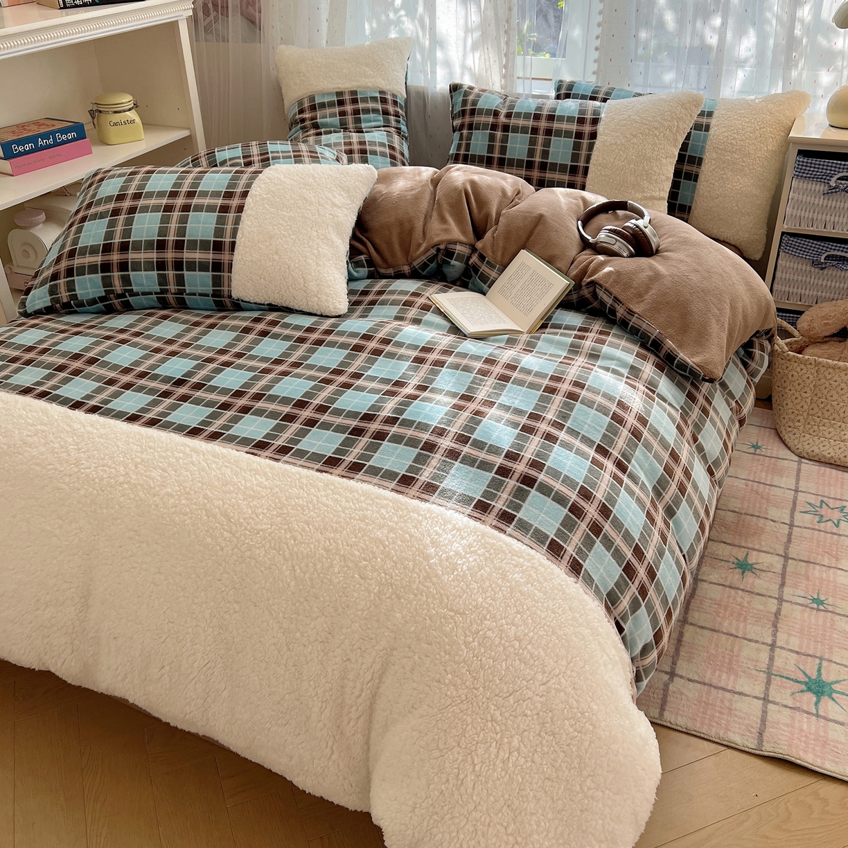 91家纺网 家纺一手货源 找家纺 顾里家纺 2025新款复古博主风高克重羊羔毛拼接牛奶绒套件 薄荷甜巧