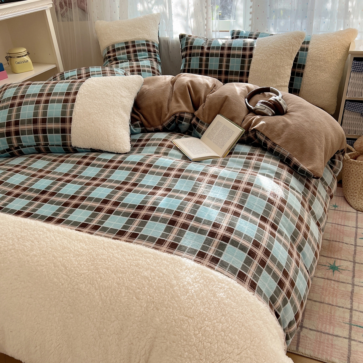 91家纺网 家纺一手货源 找家纺 顾里家纺 2025新款复古博主风高克重羊羔毛拼接牛奶绒套件 薄荷甜巧