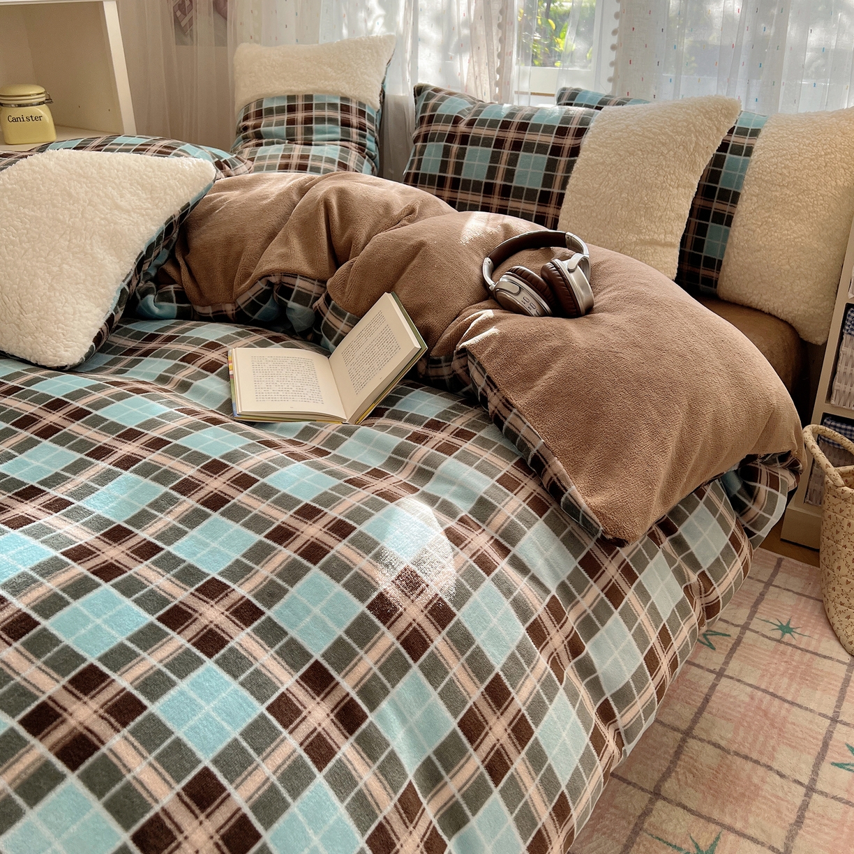 91家纺网 家纺一手货源 找家纺 顾里家纺 2025新款复古博主风高克重羊羔毛拼接牛奶绒套件 薄荷甜巧