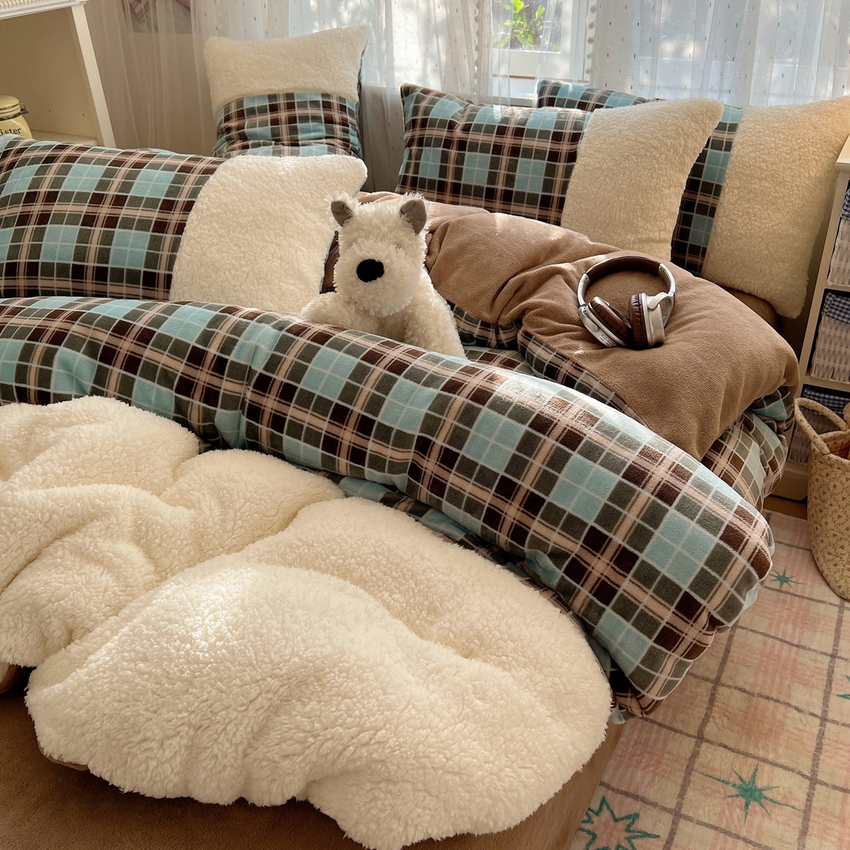 91家纺网 家纺一手货源 找家纺 顾里家纺 2025新款复古博主风高克重羊羔毛拼接牛奶绒套件 薄荷甜巧