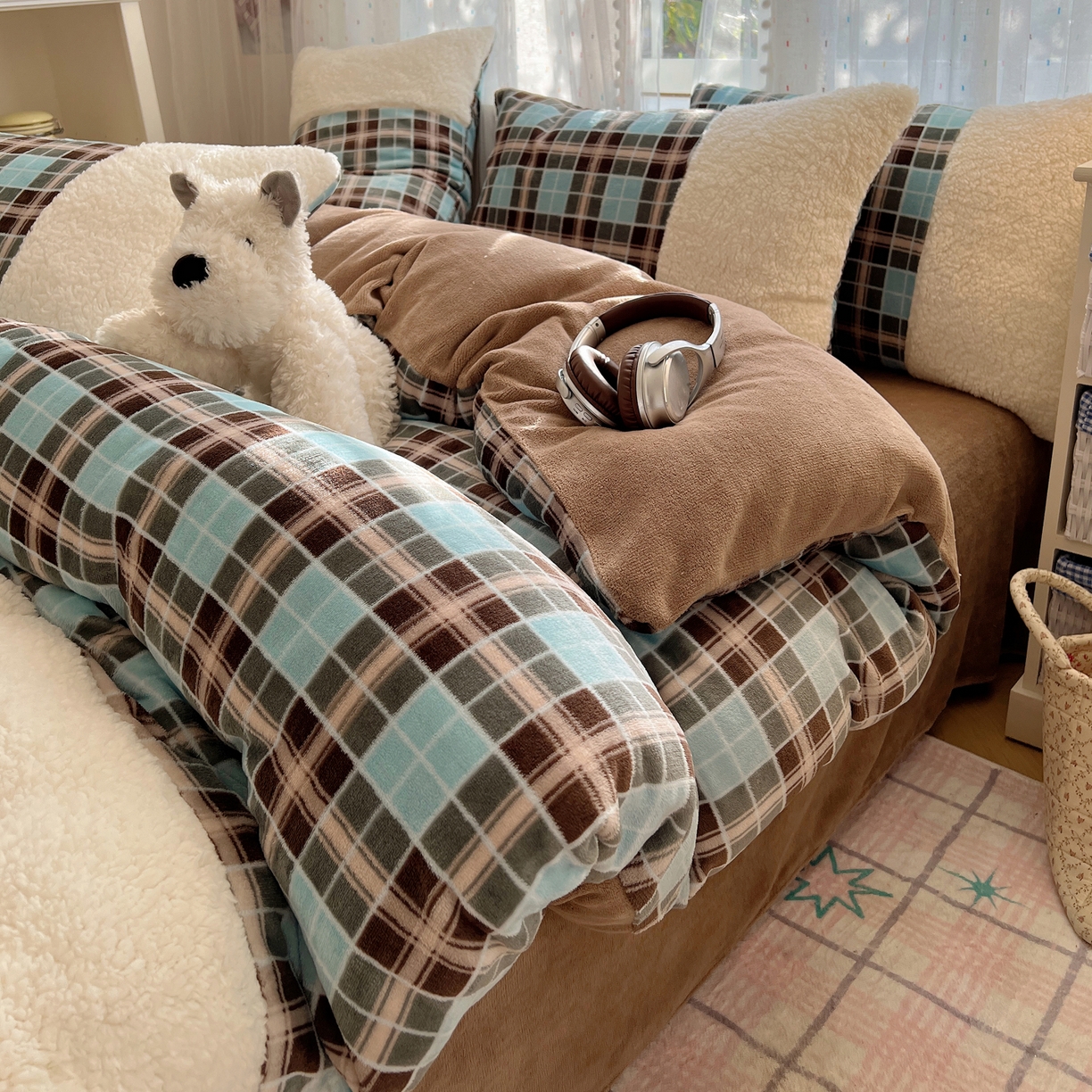 91家纺网 家纺一手货源 找家纺 顾里家纺 2025新款复古博主风高克重羊羔毛拼接牛奶绒套件 薄荷甜巧