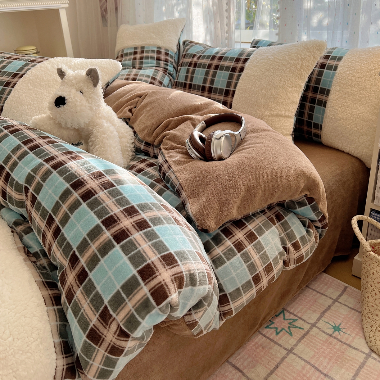 91家纺网 家纺一手货源 找家纺 顾里家纺 2025新款复古博主风高克重羊羔毛拼接牛奶绒套件 薄荷甜巧