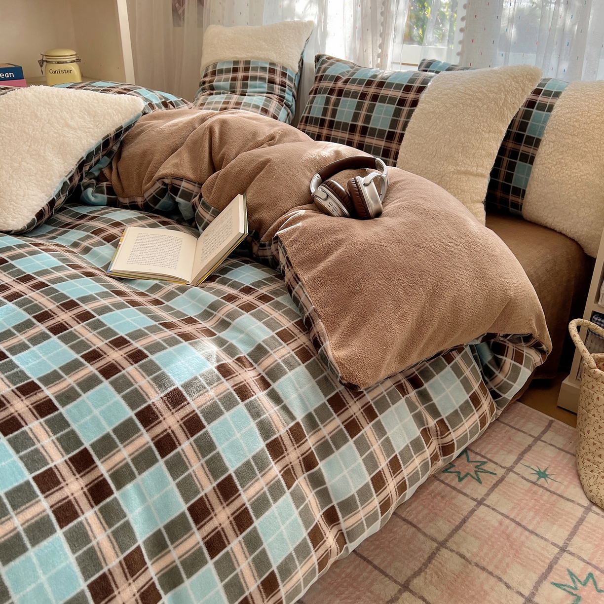 91家纺网 家纺一手货源 找家纺 顾里家纺 2025新款复古博主风高克重羊羔毛拼接牛奶绒套件 薄荷甜巧