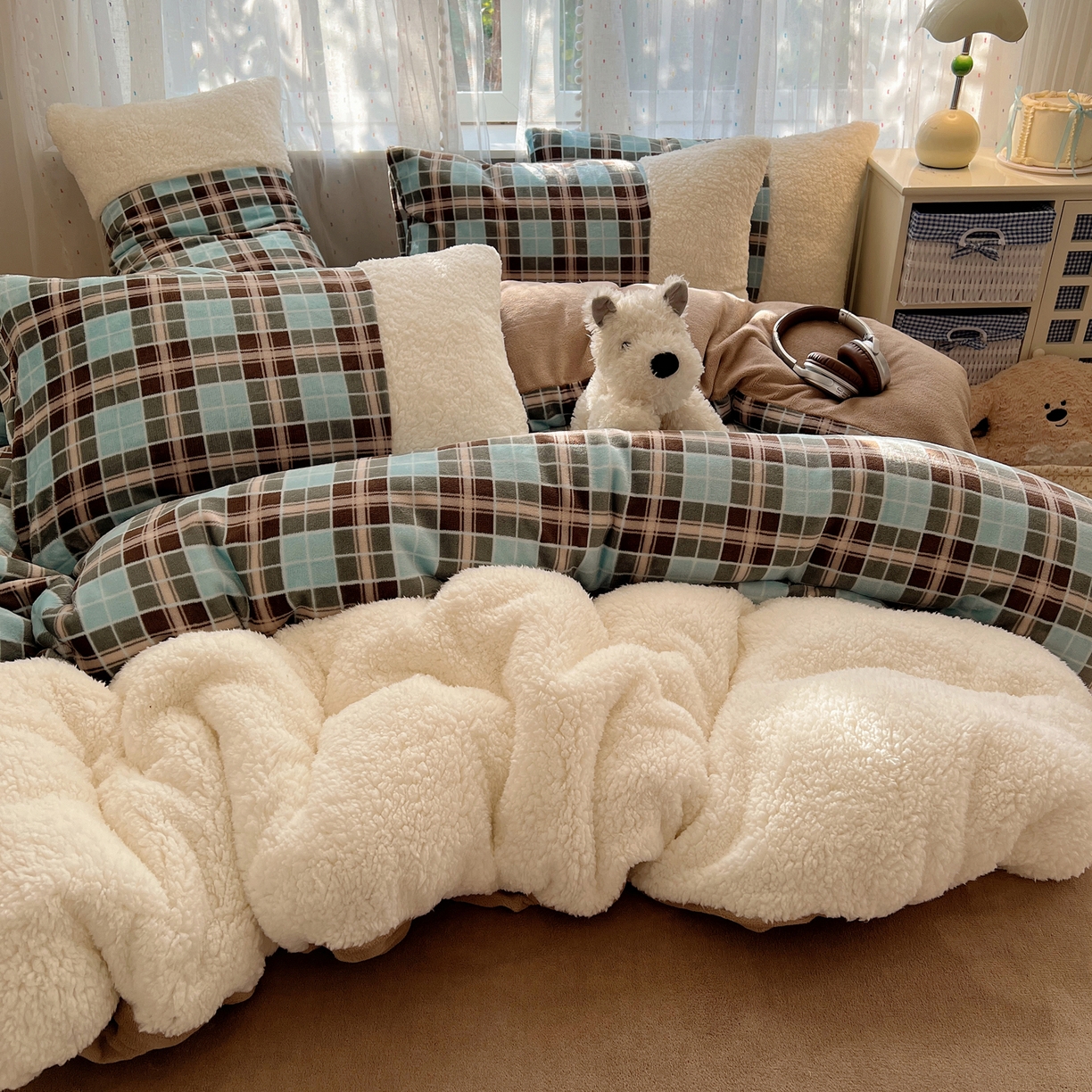 91家纺网 家纺一手货源 找家纺 顾里家纺 2025新款复古博主风高克重羊羔毛拼接牛奶绒套件 薄荷甜巧