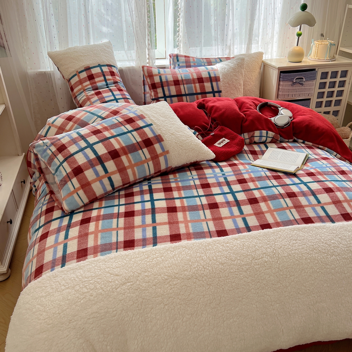 91家纺网 家纺一手货源 找家纺 顾里家纺 2025新款复古博主风高克重羊羔毛拼接牛奶绒套件 川久甜心