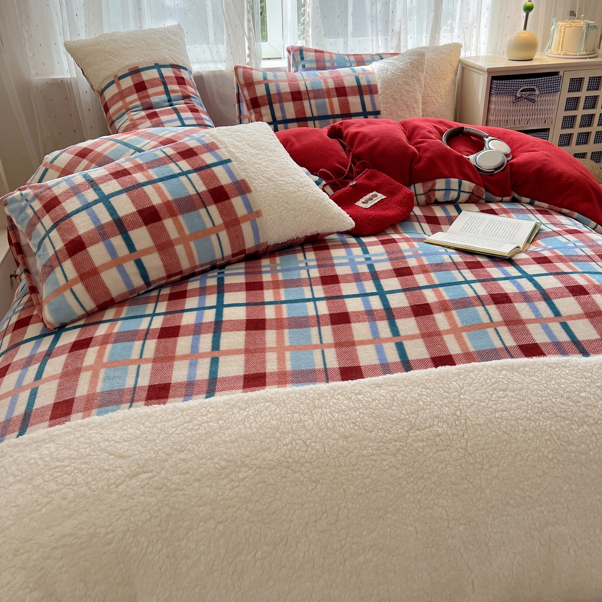 91家纺网 家纺一手货源 找家纺 顾里家纺 2025新款复古博主风高克重羊羔毛拼接牛奶绒套件 川久甜心