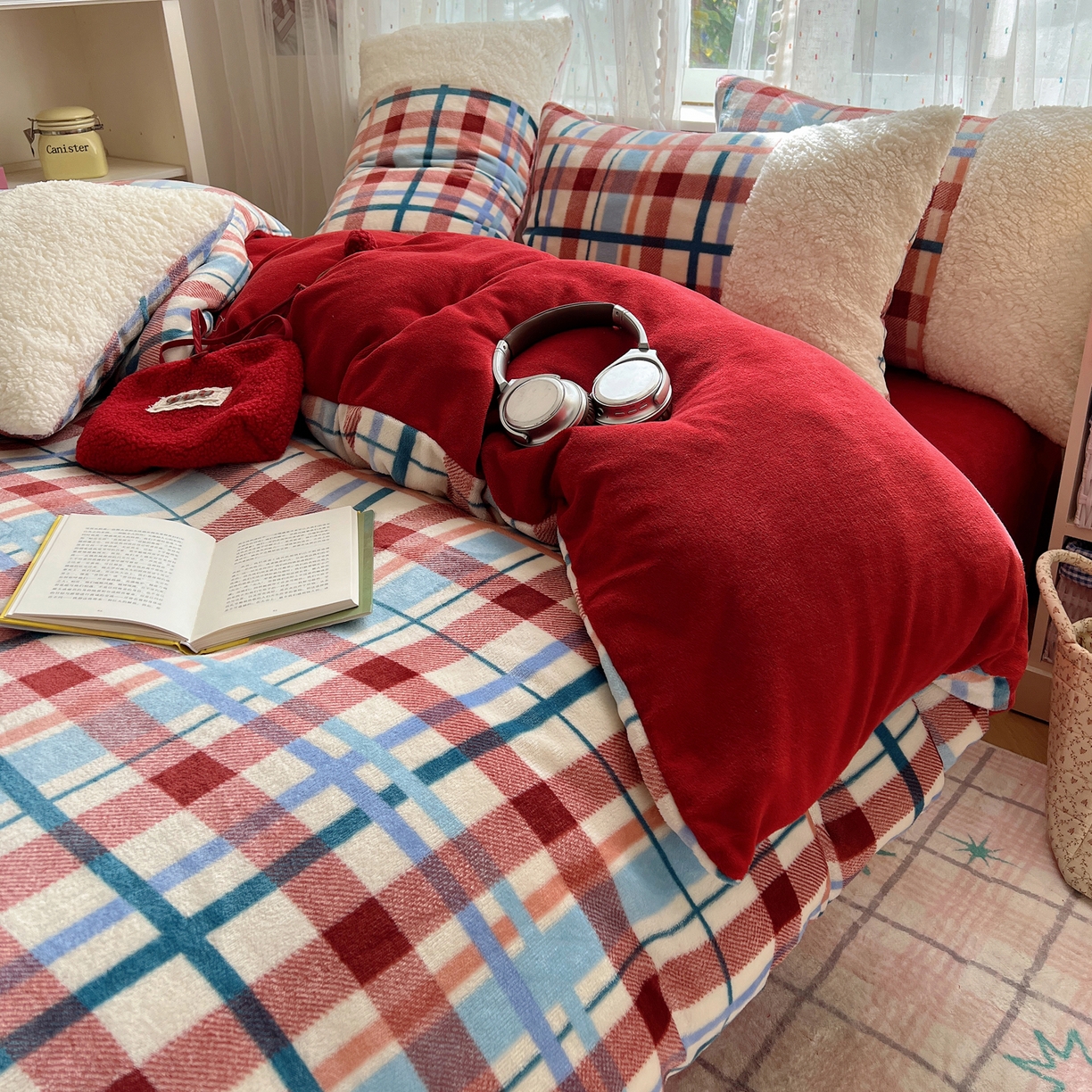 91家纺网 家纺一手货源 找家纺 顾里家纺 2025新款复古博主风高克重羊羔毛拼接牛奶绒套件 川久甜心